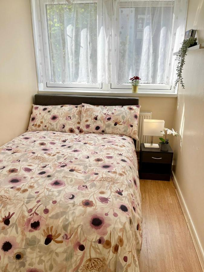 3Br Central London Close Station Exterior foto