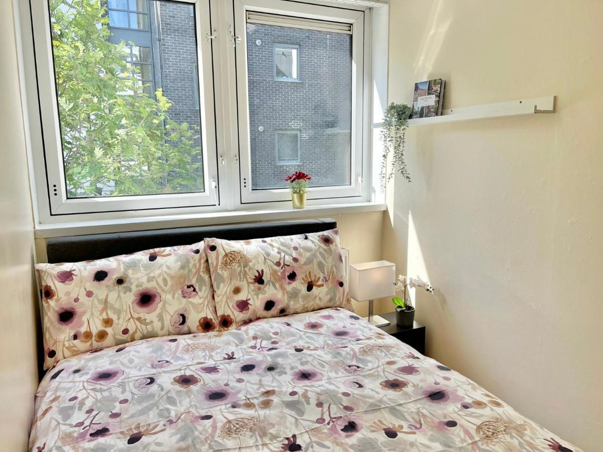 3Br Central London Close Station Exterior foto